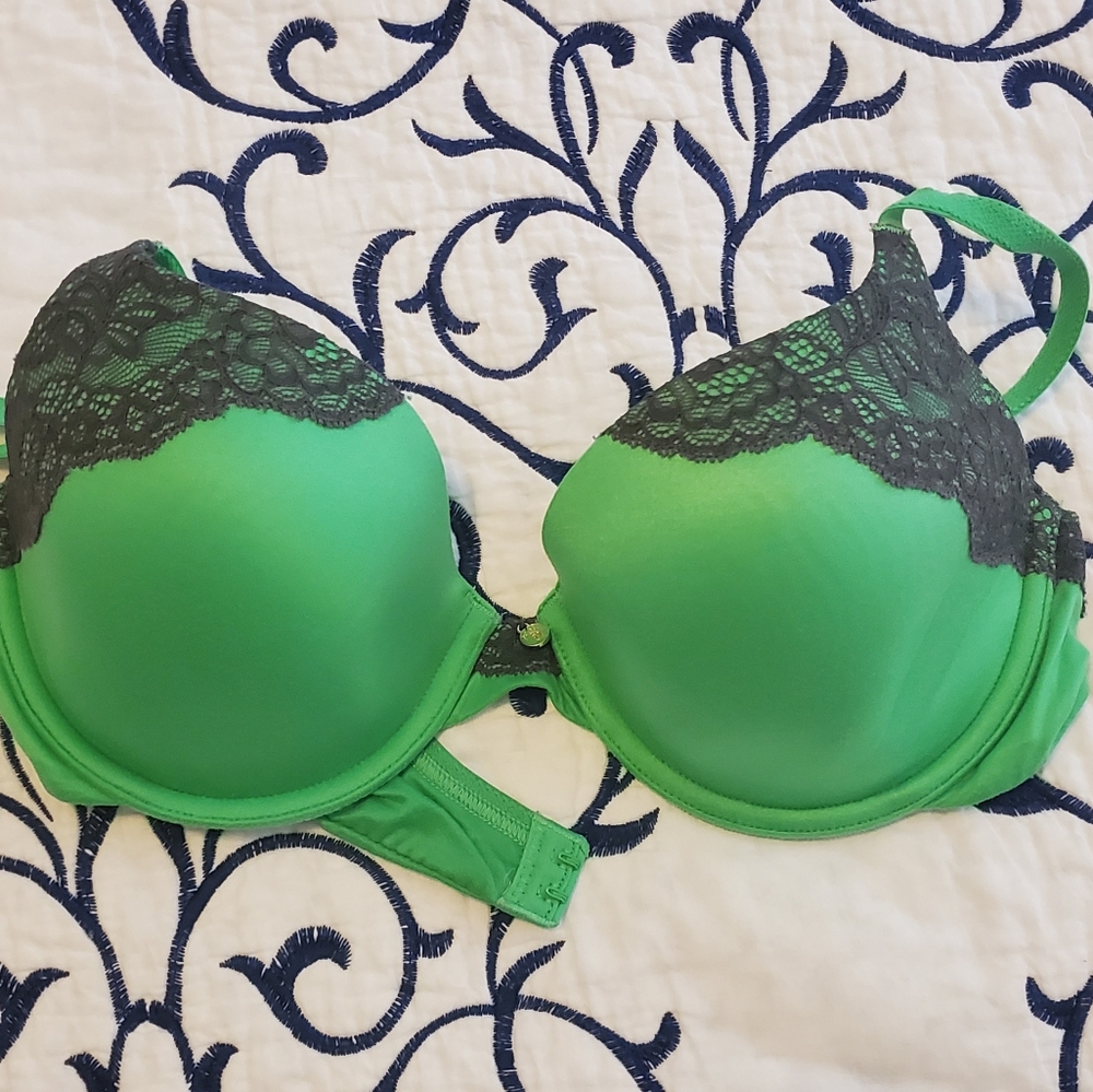 VS demi bust 36 B